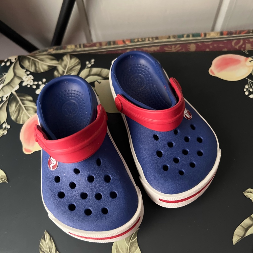 Crocs blue red white 4C shoes